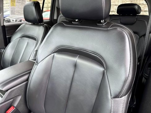 Used 2024 Jeep Grand Cherokee Limited w/ Black Appearance Package image 19