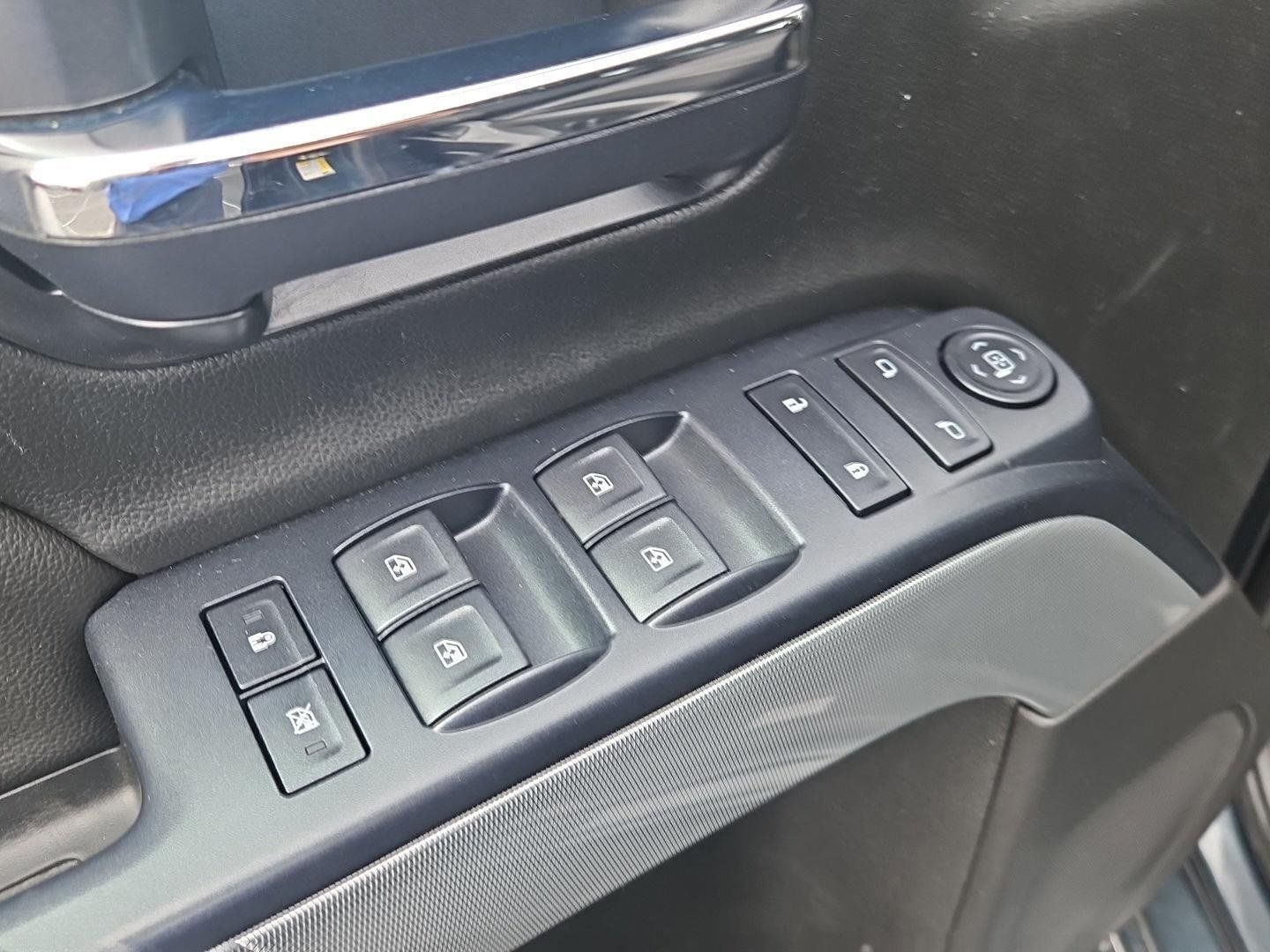 Used 2018 Chevrolet Silverado 1500 LT w/ All Star Edition AWD/4WD image 19