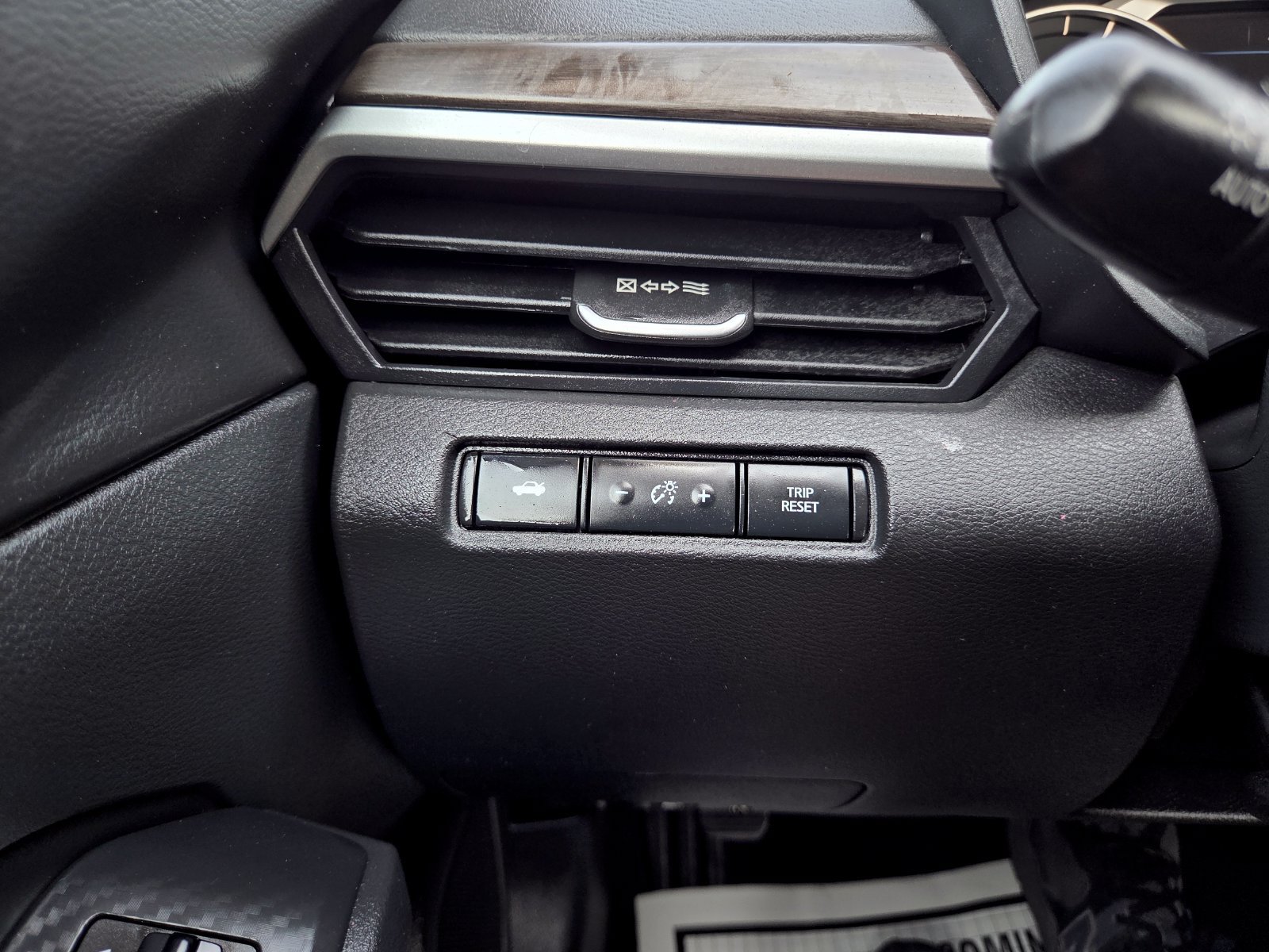 Used 2025 Nissan Altima 2.5 SV FWD image 40