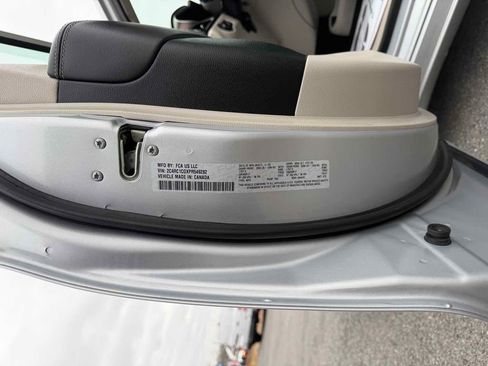 Used 2023 Chrysler Voyager LX image 35