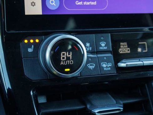 Used 2024 Toyota Highlander XLE AWD/4WD image 27
