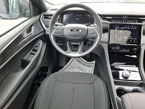 New 2025 Jeep Grand Cherokee Laredo X image 9