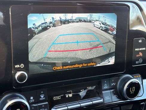 Certified 2025 Toyota Highlander XLE FWD image 16