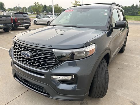 Used 2024 Ford Explorer ST-Line w/ Class IV Trailer Tow Package AWD/4WD image 3