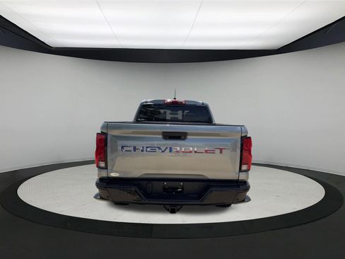 Used 2025 Chevrolet Colorado Z71 w/ Technology Package AWD/4WD image 4