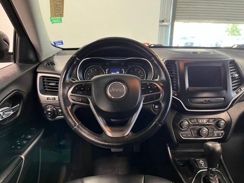 Used 2019 Jeep Cherokee Latitude Plus FWD image 21