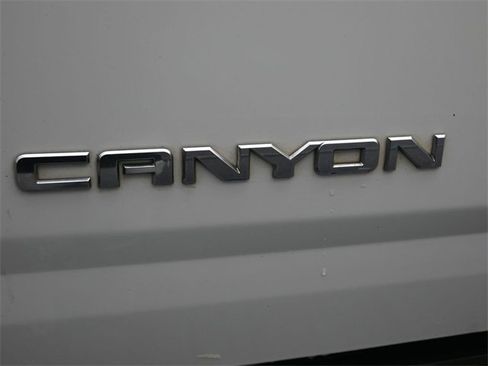 Used 2016 GMC Canyon SLE w/ SLE Convenience Package image 14