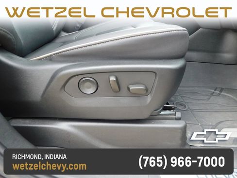 Used 2023 Chevrolet Suburban Premier w/ Advanced Technology Package AWD/4WD image 20
