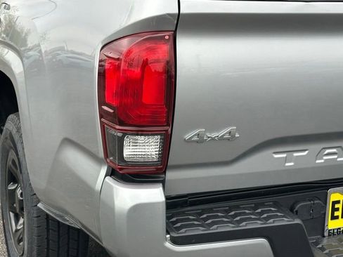 Used 2023 Toyota Tacoma SR AWD/4WD image 13