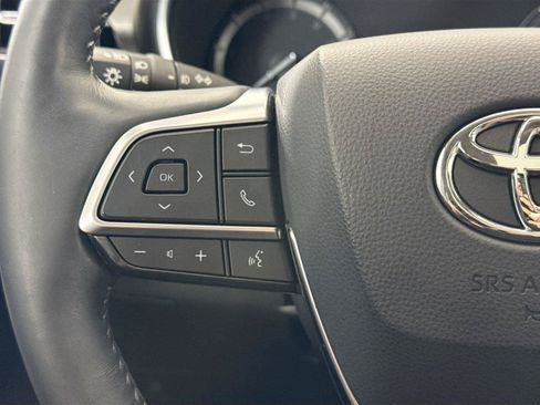 Used 2021 Toyota Highlander Limited FWD image 18