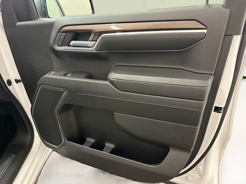 Used 2023 Chevrolet Silverado 1500 LT AWD/4WD image 32