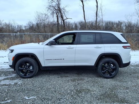 New 2025 Jeep Grand Cherokee Limited w/ Black Appearance Package AWD/4WD image 2
