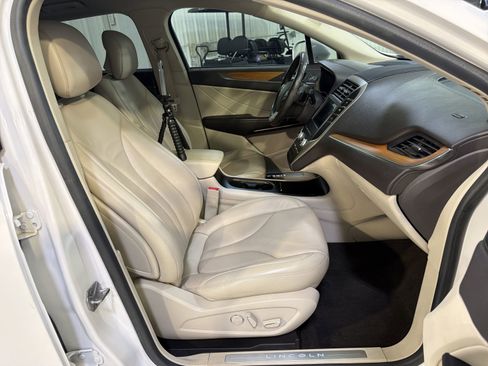 Used 2019 Lincoln MKC Select w/ Select Plus Package FWD image 28