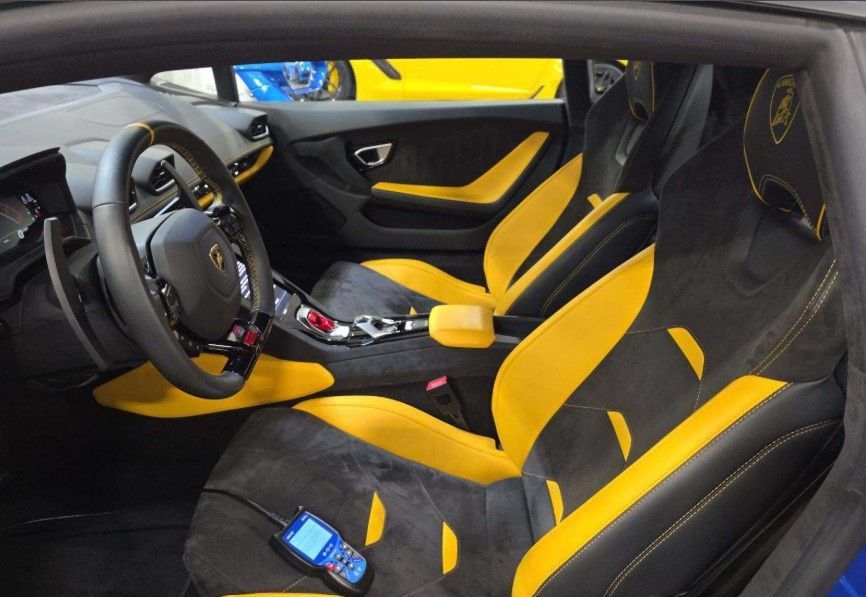 Used 2023 Lamborghini Huracan Tecnica RWD image 4