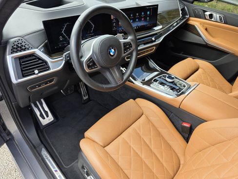 Used 2024 BMW X7 xDrive40i w/ Executive Package image 11