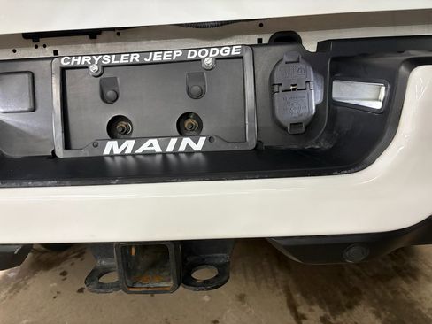 Used 2024 RAM 2500 Big Horn w/ Sport Appearance Package image 9