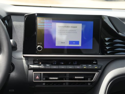 New 2026 Toyota Camry Hybrid FWD image 9