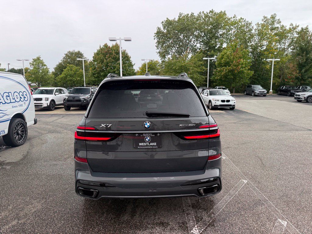 Used 2024 BMW X7 xDrive40i w/ M Sport Package AWD/4WD image 3