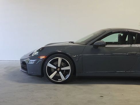 Used 2025 Porsche 911 Carrera RWD image 6
