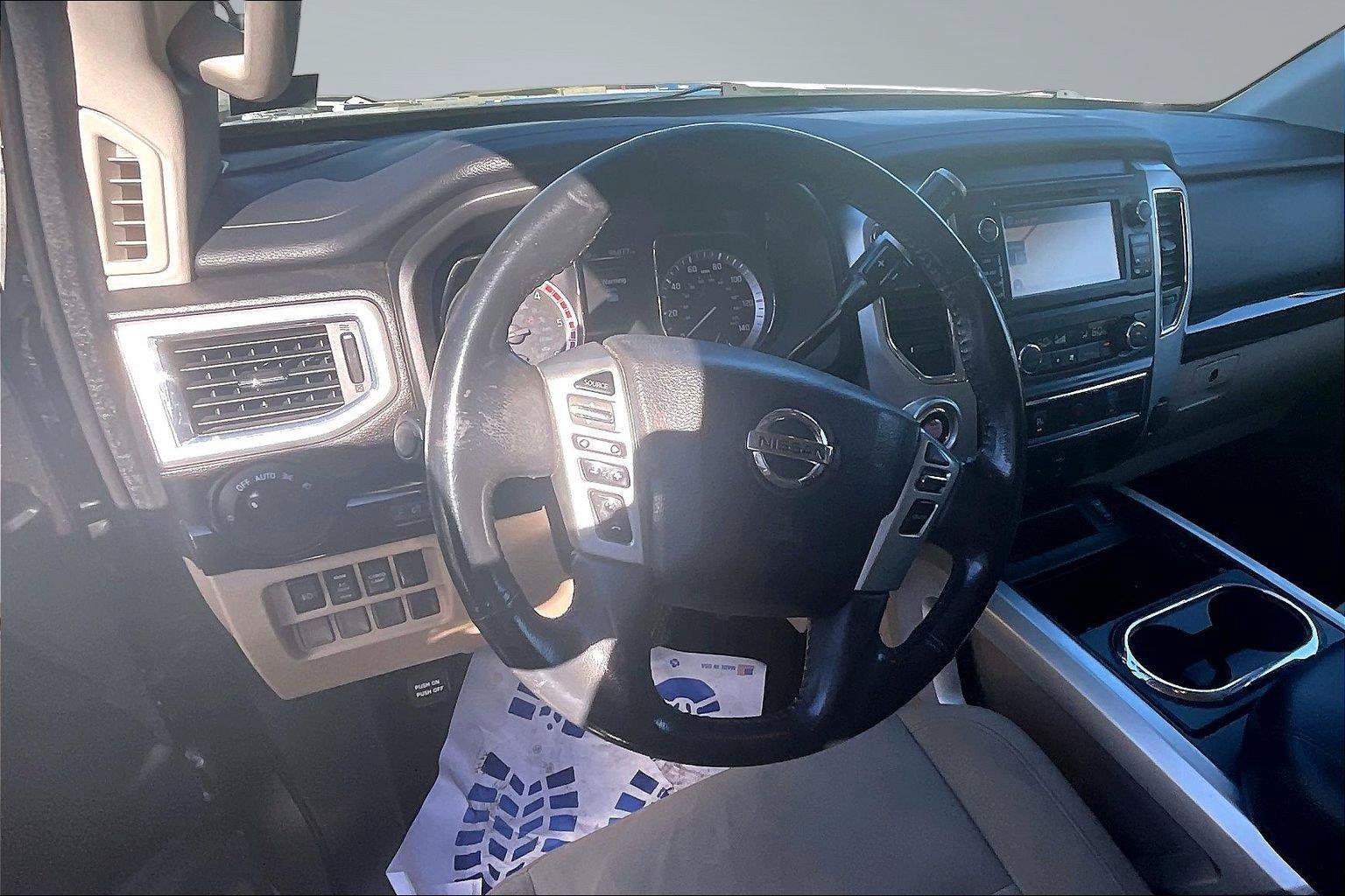Used 2017 Nissan Titan SV AWD/4WD image 5