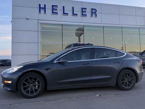 Used 2018 Tesla Model 3 Long Range image 3