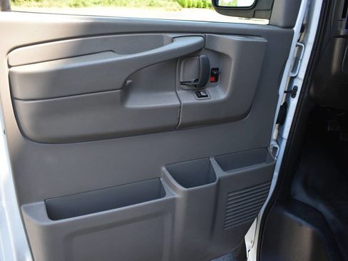 Used 2015 Chevrolet Express 2500 image 16