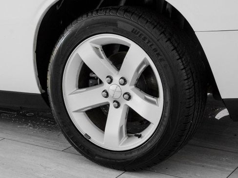 Used 2013 Dodge Challenger SXT image 43