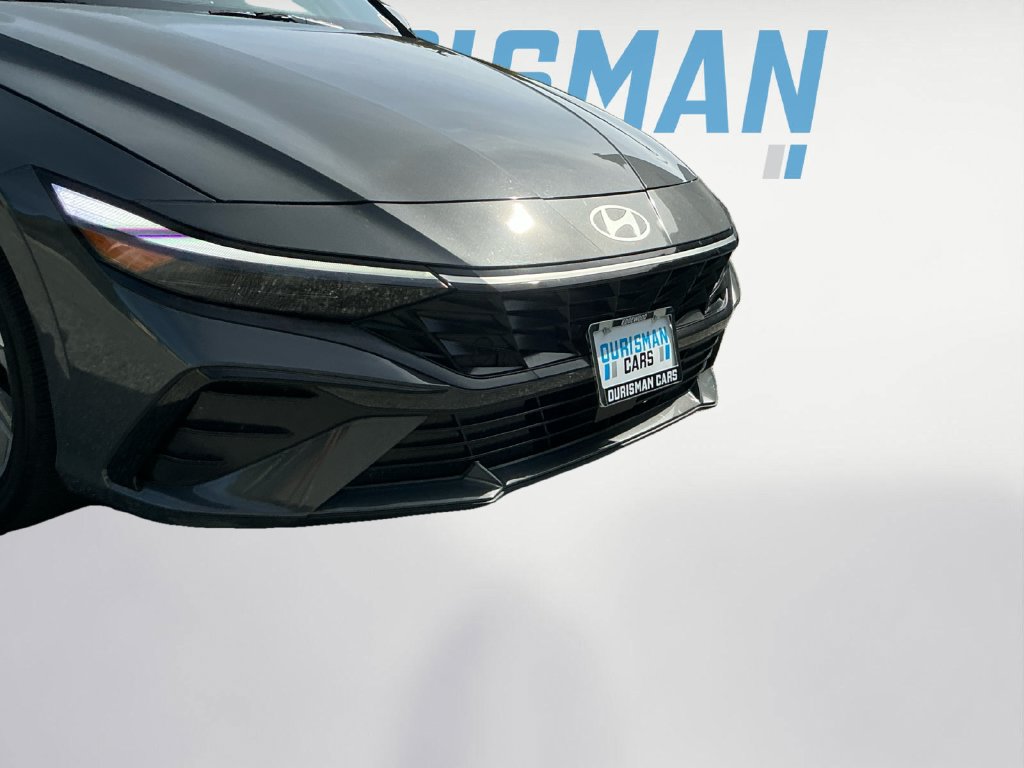 Used 2025 Hyundai Elantra Limited FWD image 19