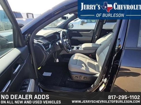 Used 2026 GMC Acadia Elevation w/ Elevation Premium Package FWD image 7
