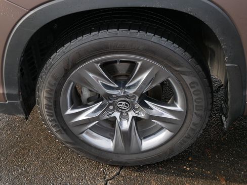 Used 2017 Toyota Highlander Limited Platinum image 15