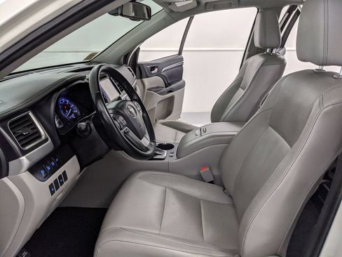 Used 2015 Toyota Highlander Limited w/ Driver Technology Package AWD/4WD image 15