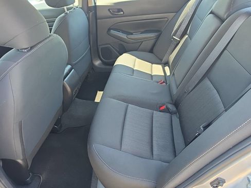 Used 2025 Nissan Altima 2.5 SV FWD image 9