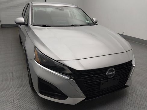 Used 2023 Nissan Altima 2.5 SV AWD/4WD image 14