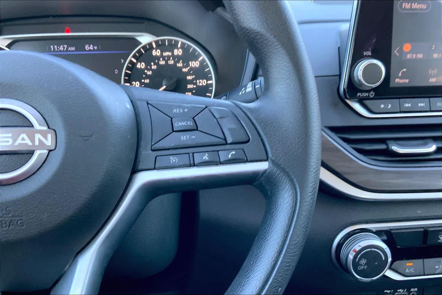 Used 2025 Nissan Altima 2.5 SV FWD image 23