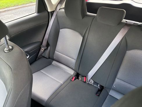 Used 2025 Kia Soul LX w/ LX Technology Package FWD image 34