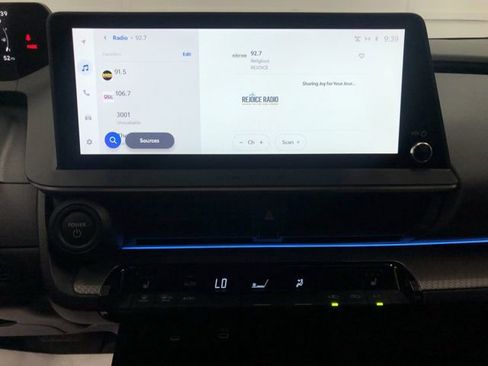 Used 2024 Toyota Prius XLE image 21