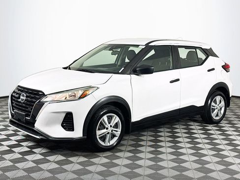 Used 2022 Nissan Kicks S image 4