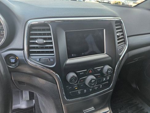 Used 2019 Jeep Grand Cherokee Laredo image 17