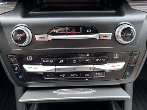 Used 2020 Ford Explorer Limited w/ Hybrid Equipment Group 310A AWD/4WD image 24