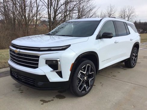 New 2026 Chevrolet Traverse High Country image 3