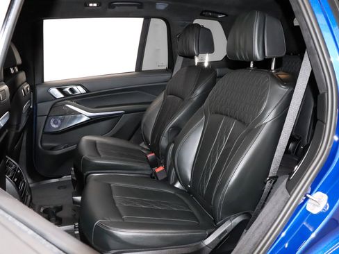 Used 2025 BMW X7 M60i image 25