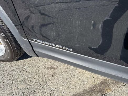 Used 2024 GMC Terrain SLE image 13