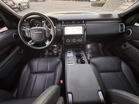 Used 2018 Land Rover Discovery SE image 27