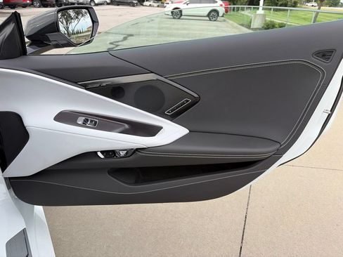 Used 2023 Chevrolet Corvette Stingray Preferred Cpe w/ Z51 Performance Package RWD image 31