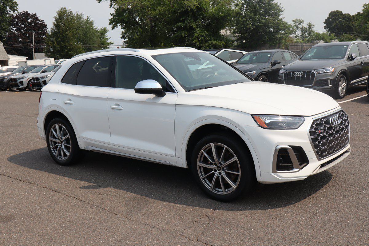 Used 2022 Audi SQ5 Premium Plus w/ Premium Plus Package AWD/4WD image 3