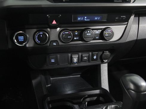 Used 2023 Toyota Tacoma TRD Off-Road image 12