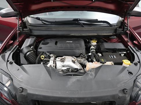 Used 2020 Jeep Cherokee Trailhawk w/ Comfort/Convenience Group AWD/4WD image 31