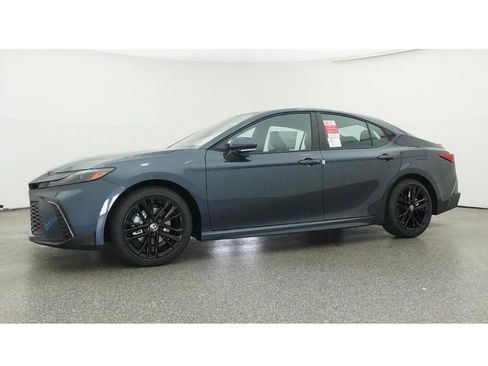 Used 2026 Toyota Camry SE FWD image 18
