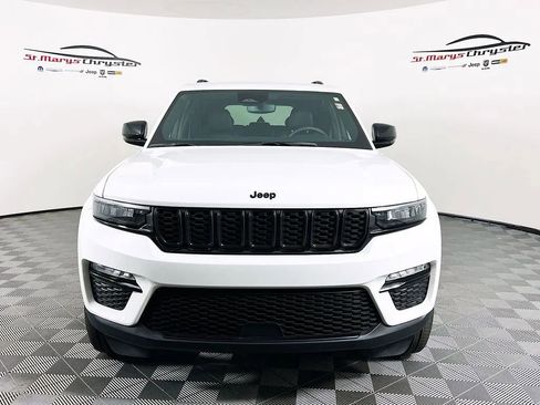 Used 2024 Jeep Grand Cherokee Limited w/ Black Appearance Package image 3