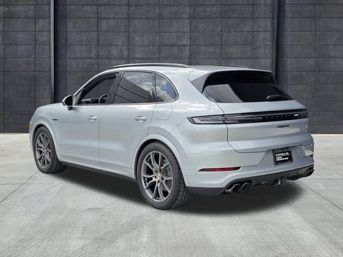 Certified 2026 Porsche Cayenne E-Hybrid AWD/4WD image 3